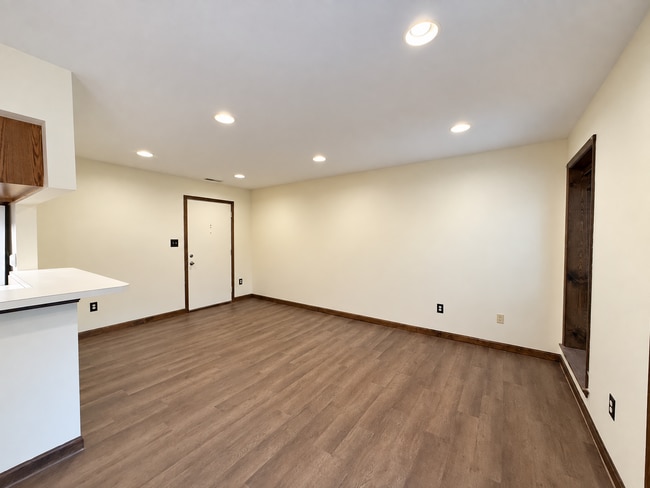 Building Photo - 23241 Rosewood Ct