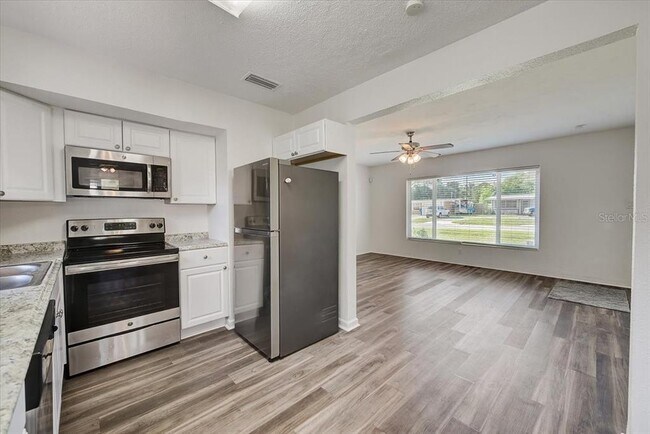 Building Photo - 175 11th Ave SW