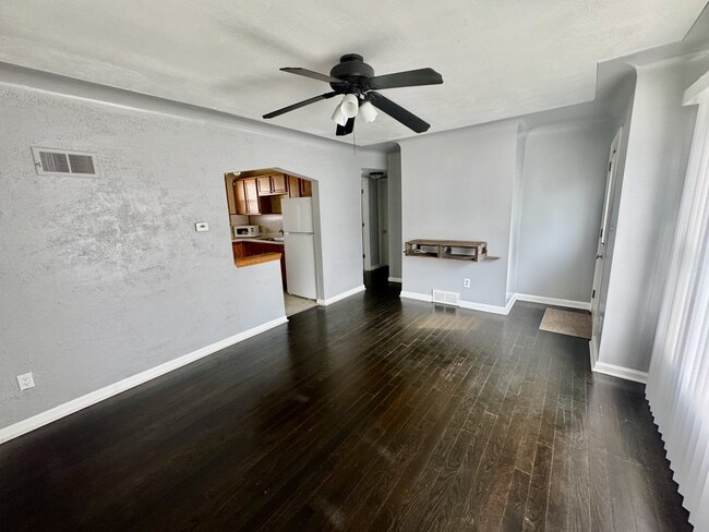 Photo - 3631 Swanson St (Wayne, MI) House