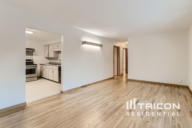 Foto del edificio - 2063 Dale St N