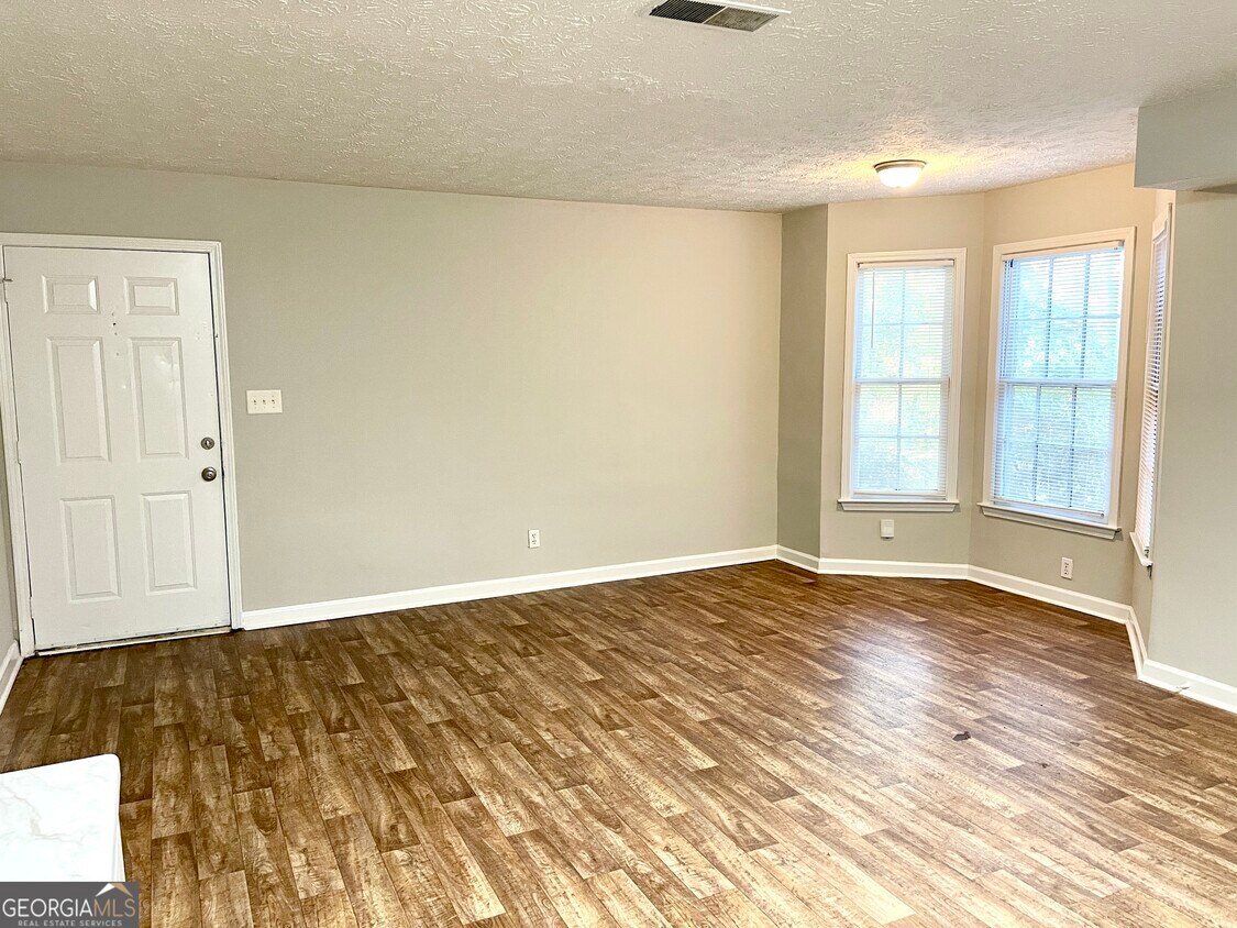 Primary Photo - 160 Hunters Ln