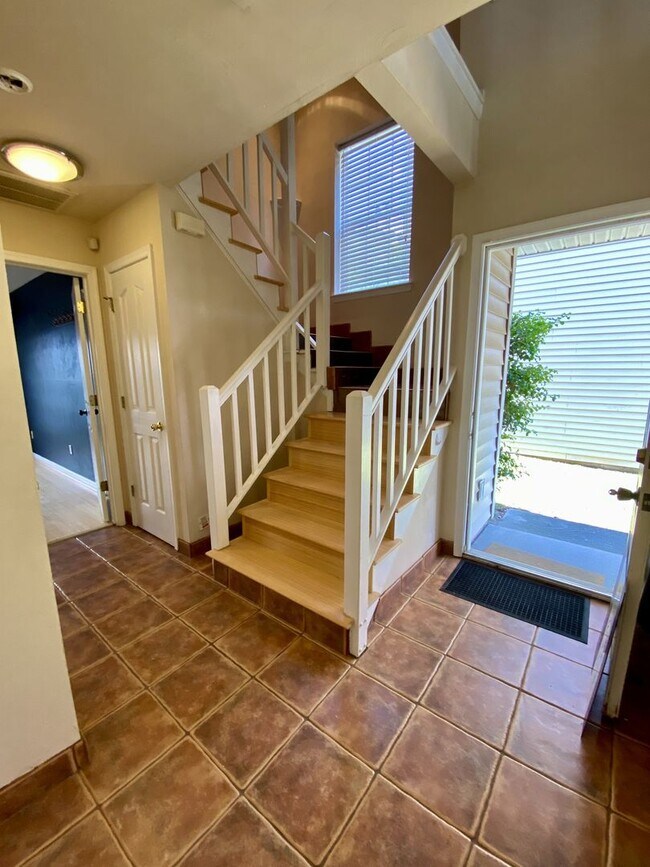 Building Photo - Lynnhaven Shores
