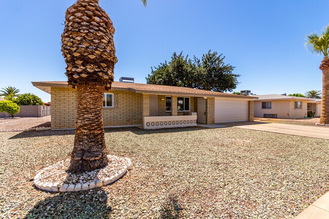 Foto del edificio - 6233 E Dodge St