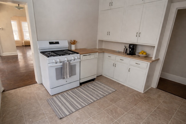 Building Photo - 2529 Polk St NE