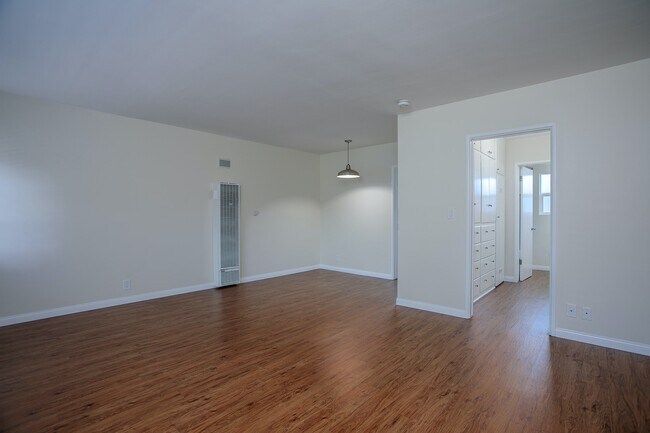Building Photo - 255 S Madison Ave