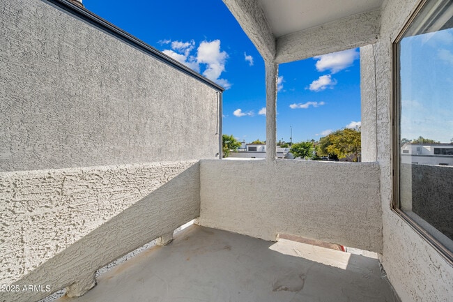 Foto del edificio - 1331 W Baseline Rd