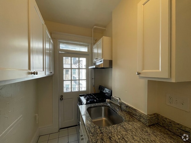 Building Photo - 1111 Boylston St
