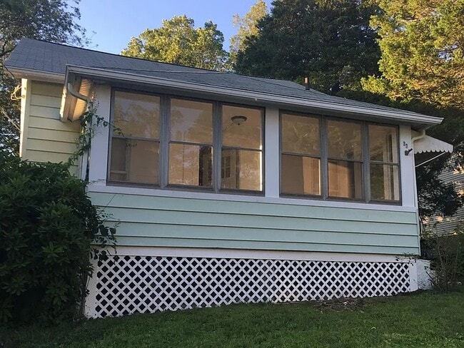 Building Photo - 33 Woodbine St