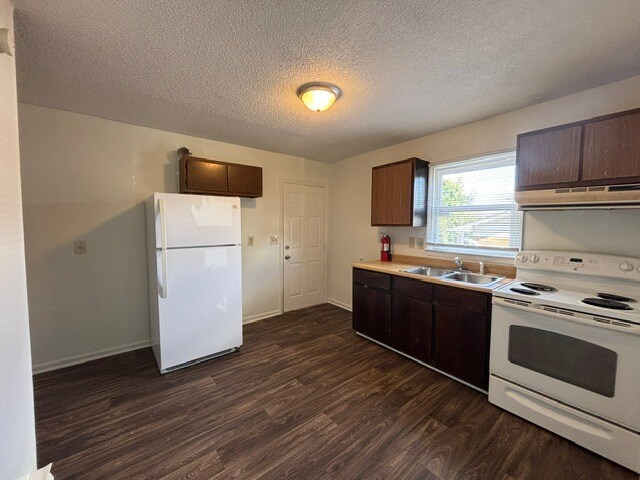 Building Photo - 2204 Delta Pl