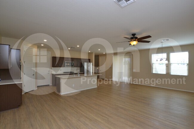 Foto del edificio - 2956 S Washington St