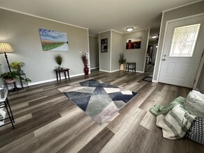 Building Photo - 620 Lakeside St