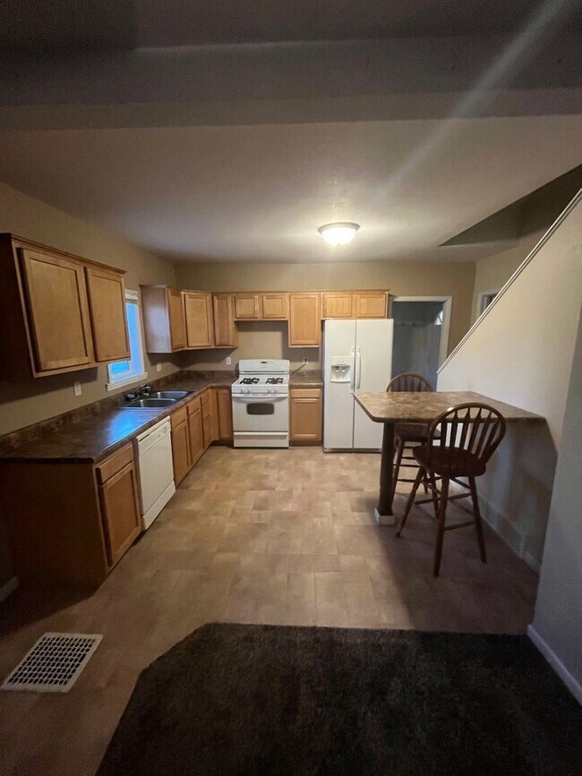 Building Photo - 1 br, 1 bath House - 206 Ave G
