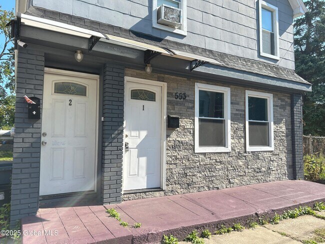 Building Photo - 553 Mumford St