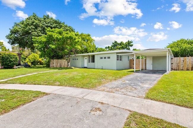 Building Photo - 5801 NW 18th Ct