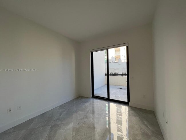 Building Photo - 301 Altara Ave