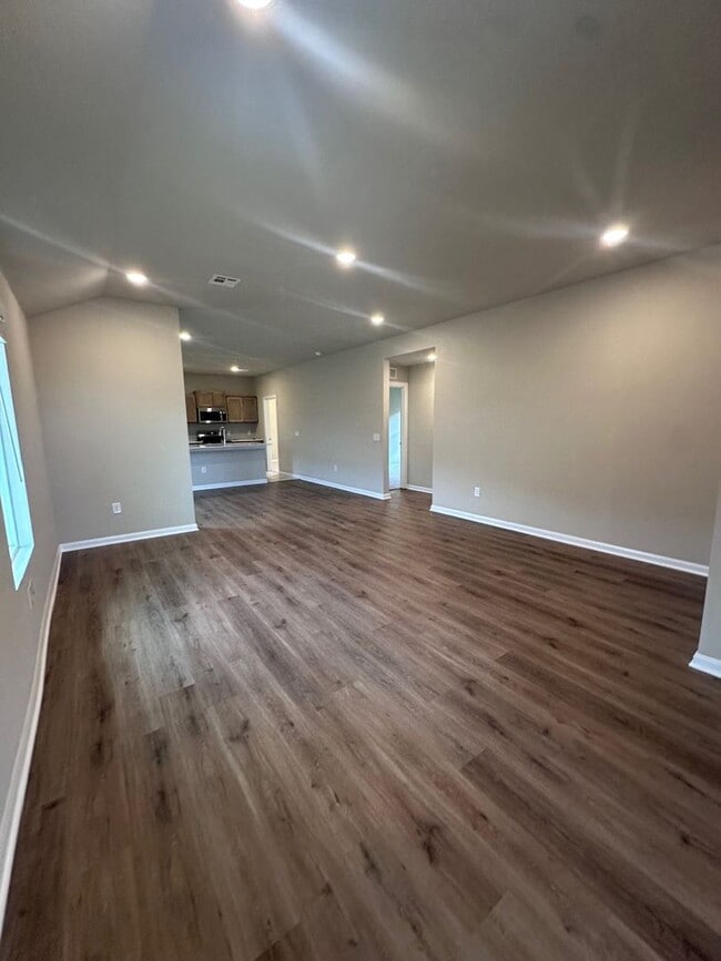 Building Photo - 3709 SE 81st St