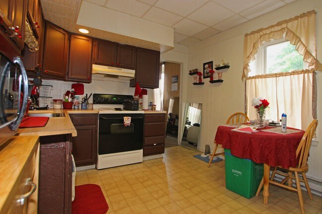 Foto del edificio - 4 Unit Investment: 165 Gordon St