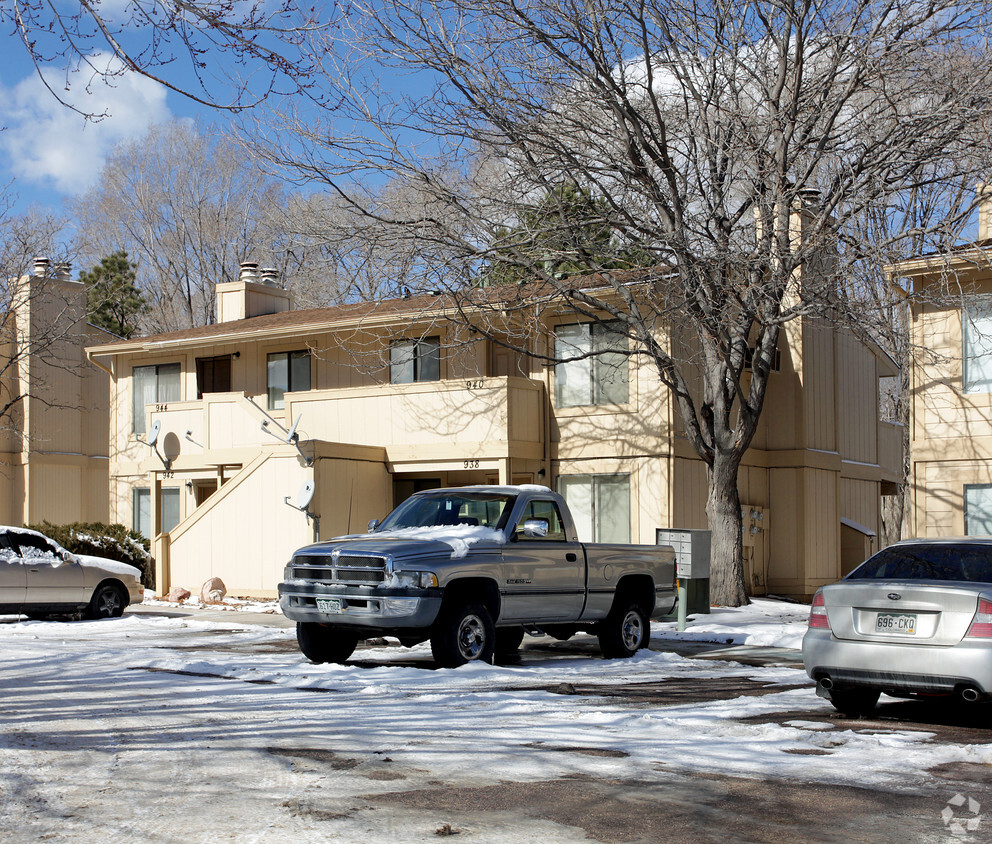 Primary Photo - Park Meadows Apartments