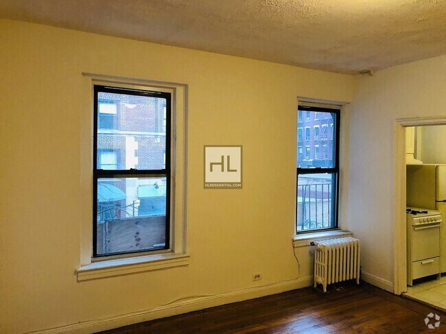 Building Photo - East 58th Street | Chic Studio in Sutton P...