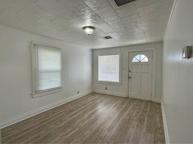 Building Photo - 648 Ave H