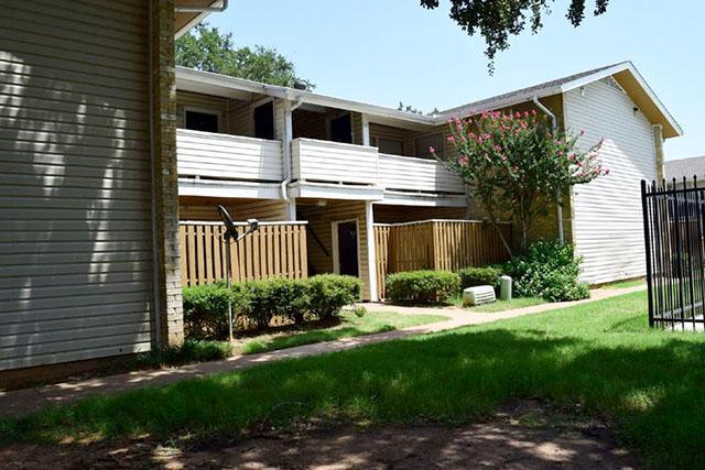 Building Photo - 1 bedroom in Hurst TX 76053