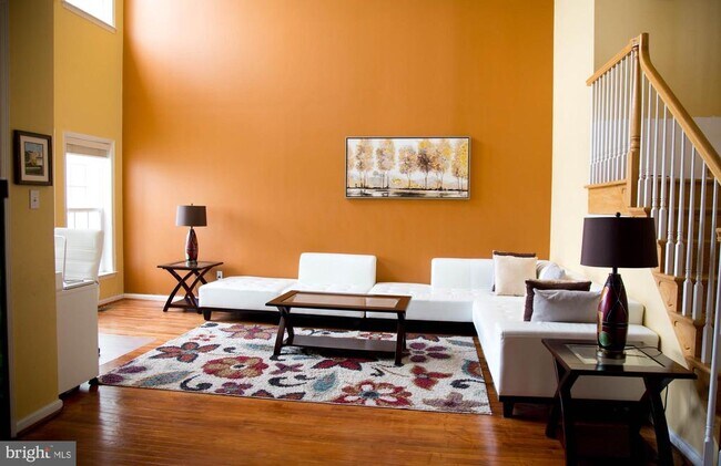 Foto del edificio - 211 Silverbell Ct