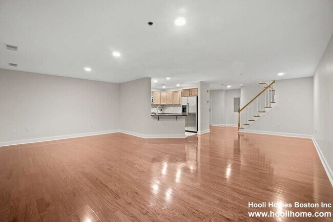 Building Photo - 120 Wyllis Ave
