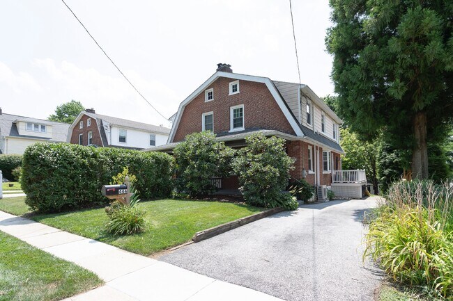 Foto del edificio - 444 St Davids Ave