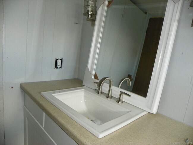 Foto del edificio - 20 Woodland Dr