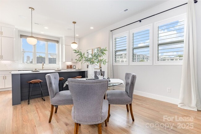 Building Photo - 2523 Irwin Strm Rd