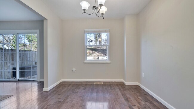 Building Photo - 4364 Varnum Pl NE