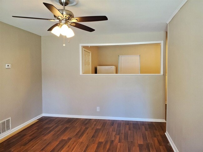 Building Photo - 605 Pershing Dr