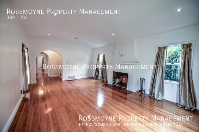 Foto del edificio - 10856 Wellworth Ave