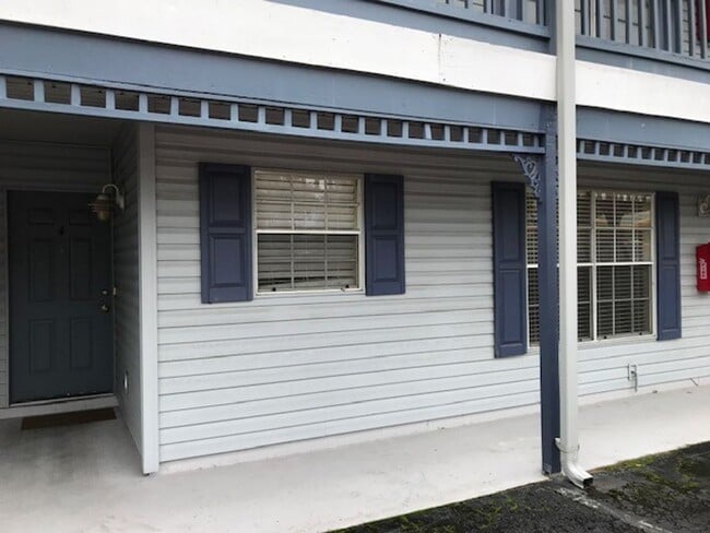 Foto del edificio - Waterfront Community  Downstairs Condo