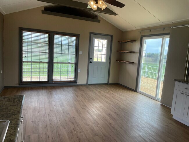 Foto del edificio - 2533 County Road 655