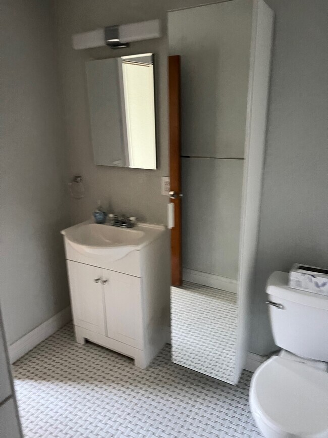 Foto del edificio - 4328 Edgewater Dr