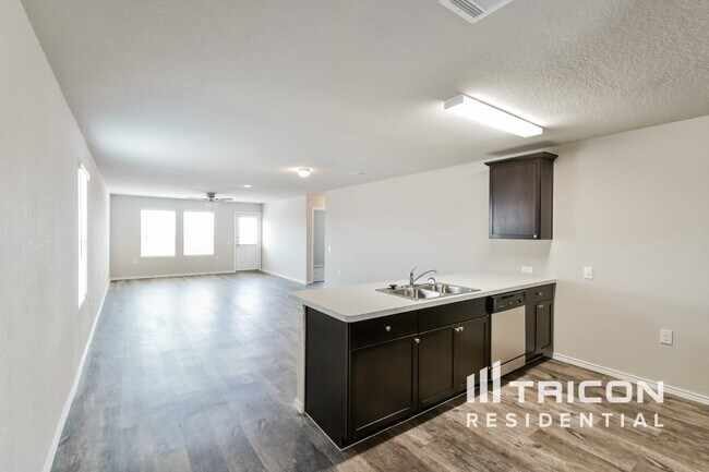 Building Photo - 746 Mizuno Wy