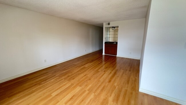 Building Photo - 135 N Swall Dr
