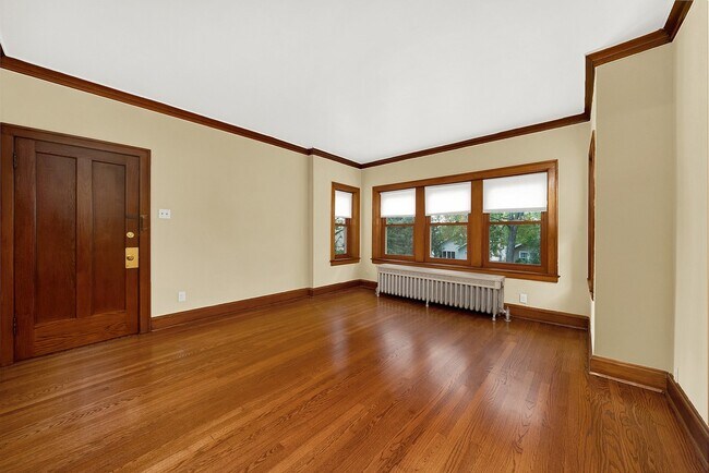 Building Photo - 2422 N New England Ave