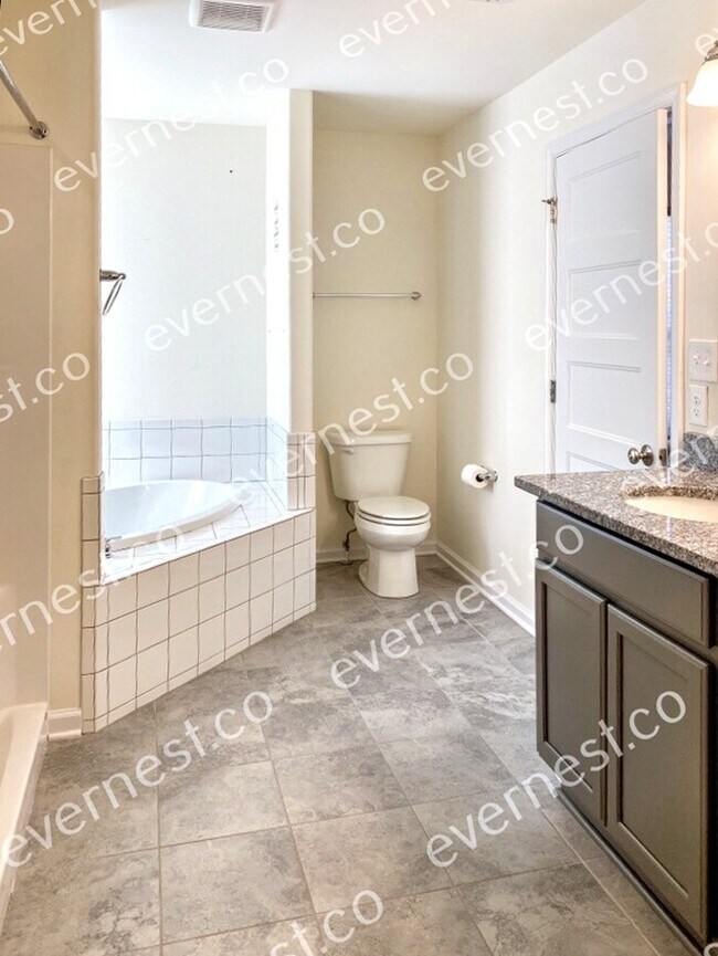 Foto del edificio - 102 Ridgeway St
