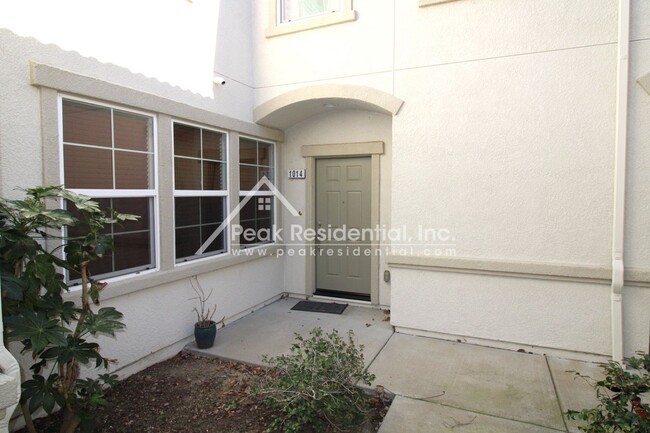 Foto del edificio - Newer 3bd/2.5ba North Natomas Condo with 2...