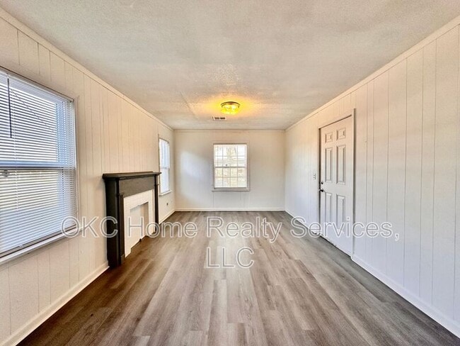 Building Photo - 2323 Towers Ct