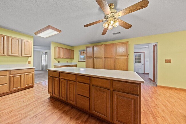 Building Photo - 122 Beach Dr