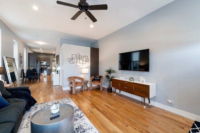 Foto del edificio - 109 S Paulina St