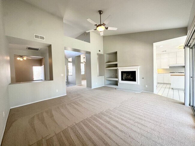 Building Photo - AVAILABLE NOW!! BEAUTIFUL 3 Bedroom 2 bath...