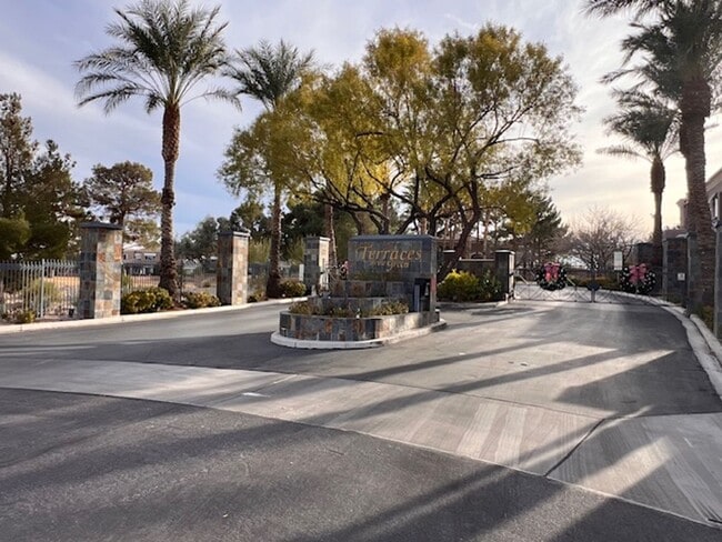 Foto del edificio - Condo on TPC Summerlin golf course! $2250/...