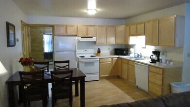 Building Photo - 4619 Lauesen Ave
