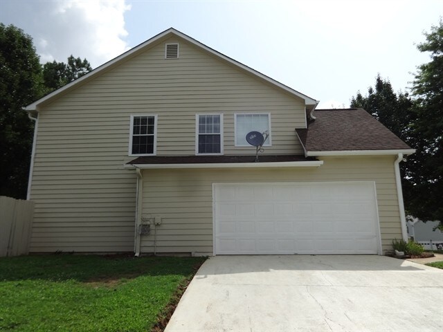 Building Photo - 201 Oak Vista Court