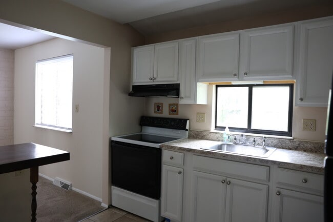 Building Photo - 3164 Cheltenham Ct