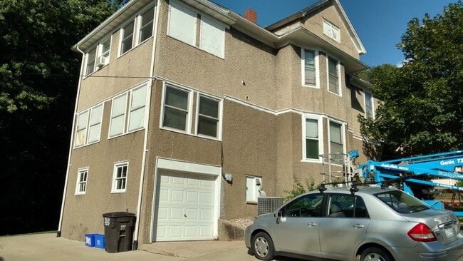 Building Photo - 302 N 5th St